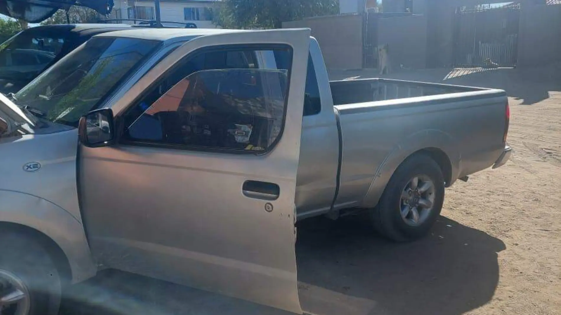 La policía encontró abandonado un pick up Nissan Frontier 2004 en la avenida Torreón y calle 40, el cual fue robado en Mexicali. Ningún sospechoso fue detenido.